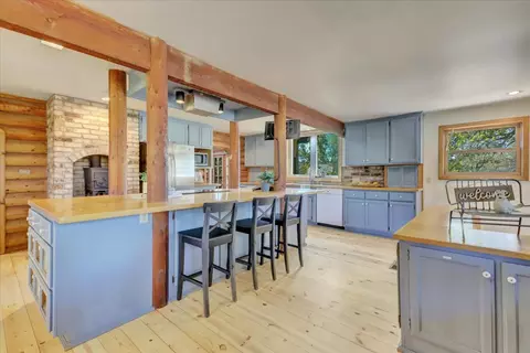 Kitchen - 24733 Clayton Rd, Grass Valley, CA 95949 photo 3 of 5