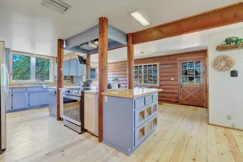 Kitchen - 24733 Clayton Rd, Grass Valley, CA 95949 photo 2 of 5