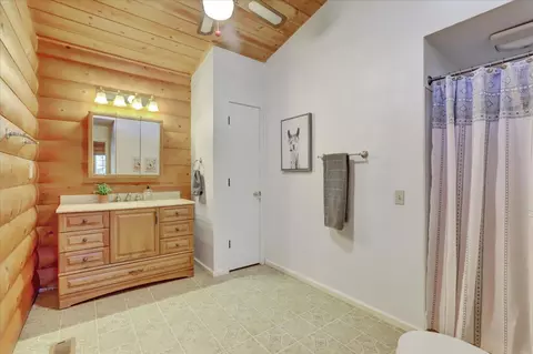Bath - 24733 Clayton Rd, Grass Valley, CA 95949 photo 1 of 8