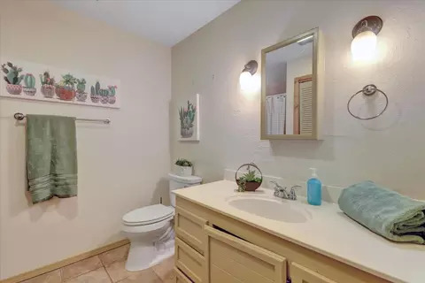 Bath - 24733 Clayton Rd, Grass Valley, CA 95949 photo 5 of 8