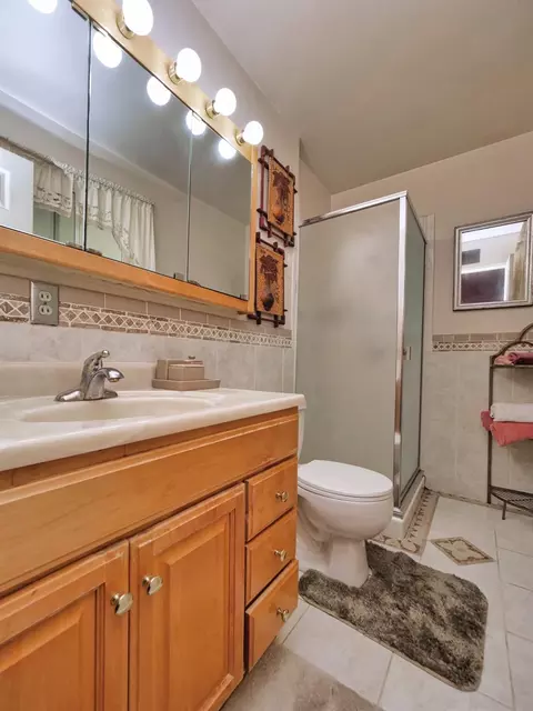 Bath - 28044 Thackeray Ave, Hayward, CA 94544 photo 1 of 2