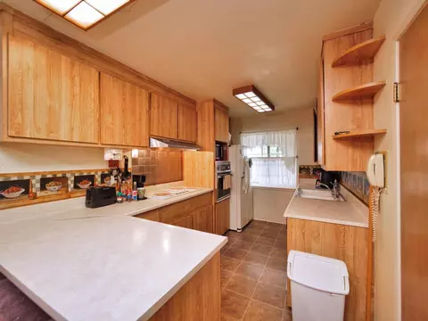 Kitchen - 28044 Thackeray Ave, Hayward, CA 94544 photo 2 of 4