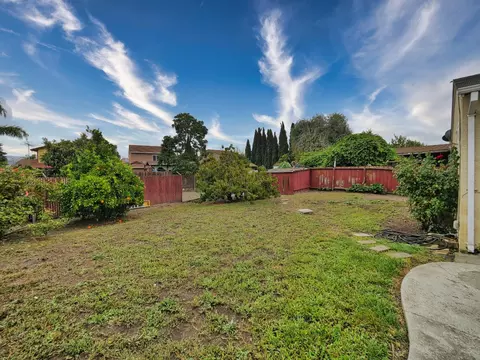Exterior - 28044 Thackeray Ave, Hayward, CA 94544 photo 5 of 6