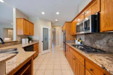 Kitchen - 11109 Nygaard, Wilton, CA 95693 photo 4 of 5