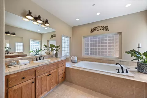 Bath - 11109 Nygaard, Wilton, CA 95693 photo 4 of 5