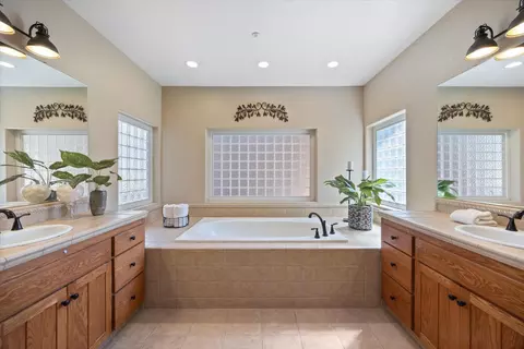 Bath - 11109 Nygaard, Wilton, CA 95693 photo 5 of 5