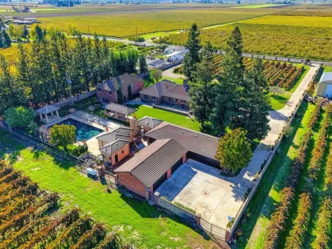 14700 N Locust Tree Rd, Lodi, CA 95240 photo 1