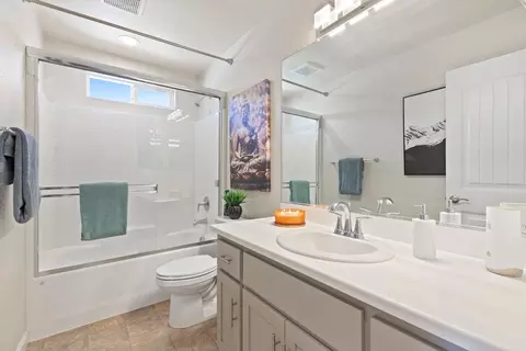 Bath - 3104 Landmark Cir, Modesto, CA 95356 photo 2 of 4