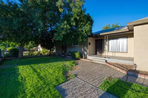 Exterior - 306 Severin Ave, Modesto, CA 95354 photo 4 of 7