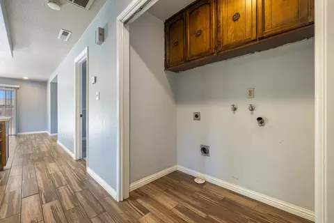 Entry Way - 590 Kirkland Ct, Turlock, CA 95382 photo 7 of 9