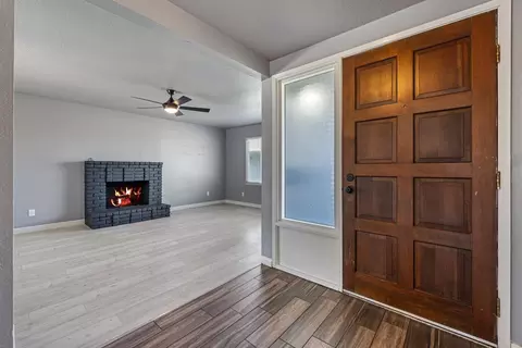 Entry Way - 590 Kirkland Ct, Turlock, CA 95382 photo 3 of 9
