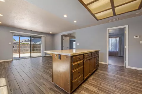 Kitchen - 590 Kirkland Ct, Turlock, CA 95382 photo 4 of 4