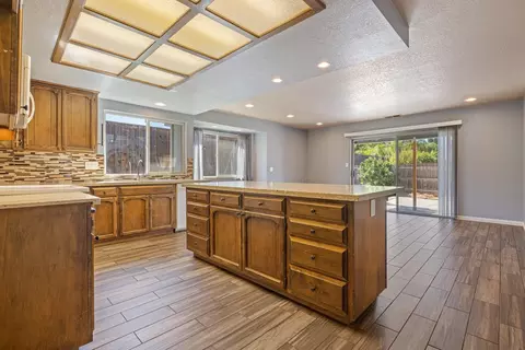Kitchen - 590 Kirkland Ct, Turlock, CA 95382 photo 3 of 4