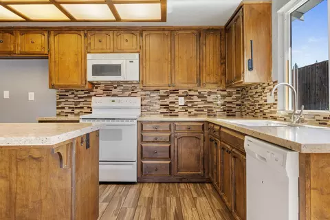 Kitchen - 590 Kirkland Ct, Turlock, CA 95382 photo 1 of 4