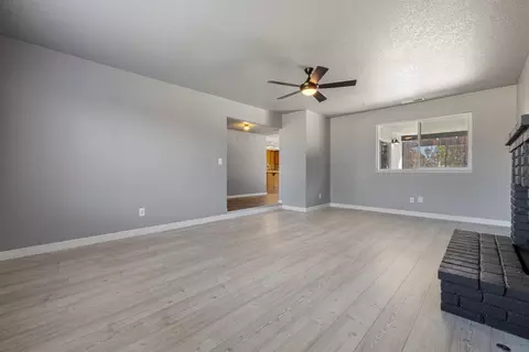 Living - 590 Kirkland Ct, Turlock, CA 95382 photo 3 of 6