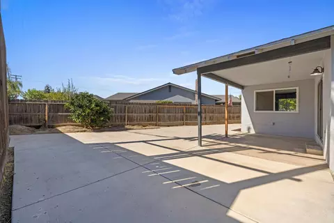 Exterior - 590 Kirkland Ct, Turlock, CA 95382 photo 6 of 9