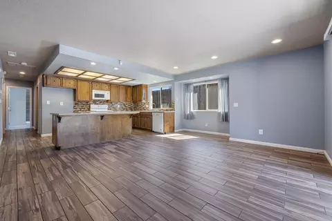 Living - 590 Kirkland Ct, Turlock, CA 95382 photo 4 of 6