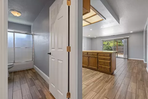 Entry Way - 590 Kirkland Ct, Turlock, CA 95382 photo 5 of 9