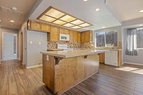 Kitchen - 590 Kirkland Ct, Turlock, CA 95382 photo 2 of 4