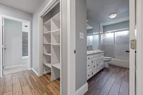 Entry Way - 590 Kirkland Ct, Turlock, CA 95382 photo 6 of 9
