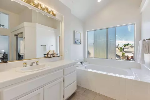 Bath - 1375 Eagle St, Tracy, CA 95376 photo 4 of 6