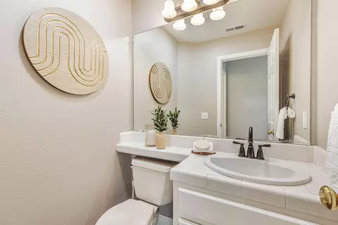 Bath - 1375 Eagle St, Tracy, CA 95376 photo 1 of 6