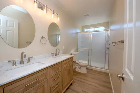 Bath - 628 Roadrunner Dr, Patterson, CA 95363 photo 3 of 3