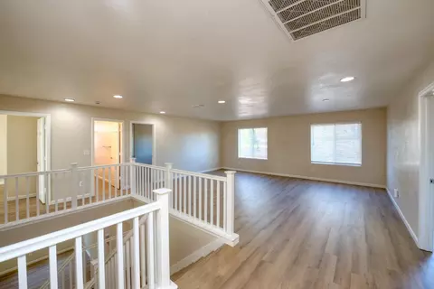 Living - 628 Roadrunner Dr, Patterson, CA 95363 photo 8 of 10