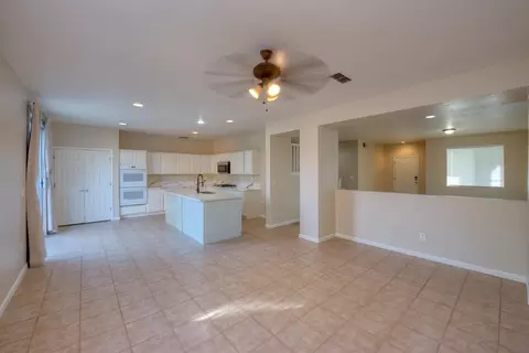 Living - 628 Roadrunner Dr, Patterson, CA 95363 photo 4 of 10