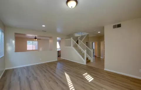 Living - 628 Roadrunner Dr, Patterson, CA 95363 photo 2 of 10