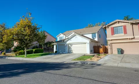 Exterior - 628 Roadrunner Dr, Patterson, CA 95363 photo 2 of 6
