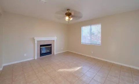Living - 628 Roadrunner Dr, Patterson, CA 95363 photo 5 of 10