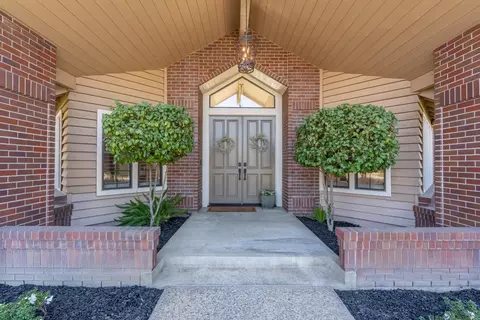 Entry Way - 2500 Van Hoeks Cir, Modesto, CA 95356 photo 2 of 4