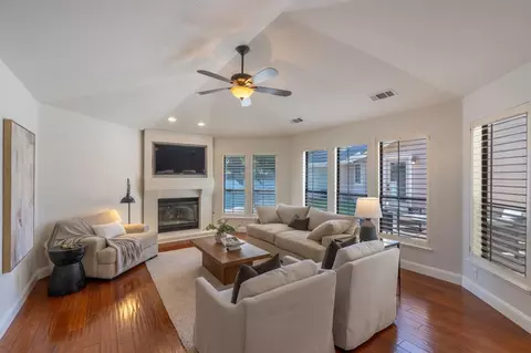 Living - 2500 Van Hoeks Cir, Modesto, CA 95356 photo 2 of 2