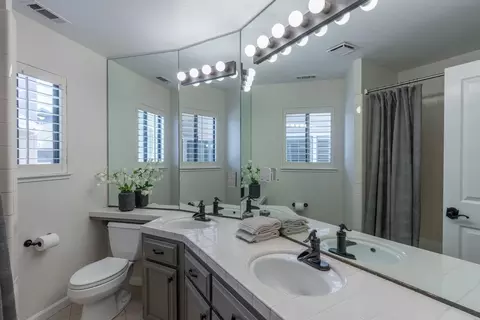 Bath - 2500 Van Hoeks Cir, Modesto, CA 95356 photo 2 of 4