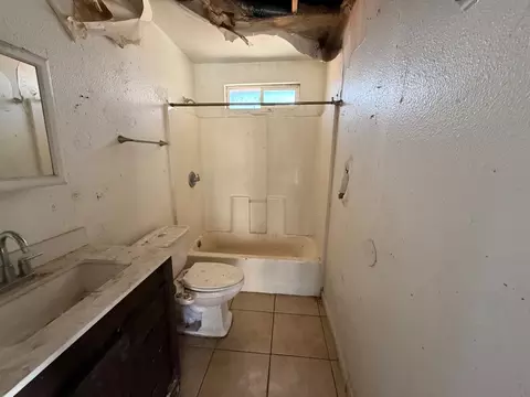 Bath - 735 Benson Ave, Modesto, CA 95354 photo 2 of 2
