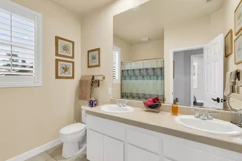 Bath - 1176 Cobble Fields Ct, Folsom, CA 95630 photo 8 of 10