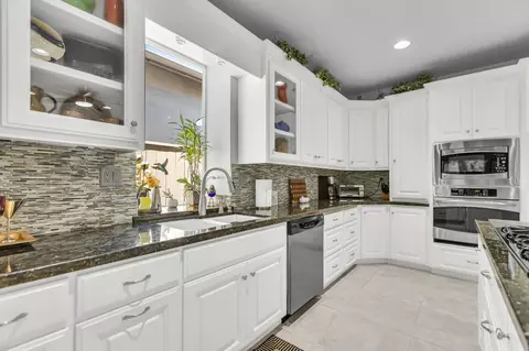 Kitchen - 1176 Cobble Fields Ct, Folsom, CA 95630 photo 5 of 8