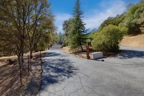 10273 Holcomb Dr, Grass Valley, CA 95949