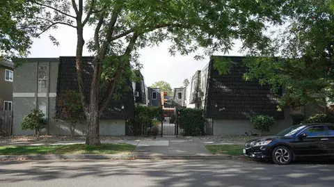 2416 S St, Sacramento, CA 95816