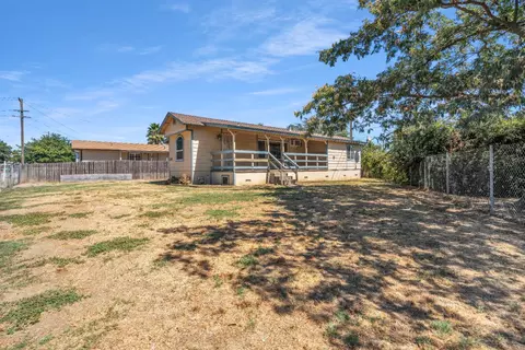 5779 Riverside Dr, Olivehurst, CA 95961 photo 2