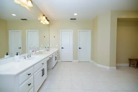 Bath - 4132 Mayfield Dr, Modesto, CA 95356 photo 6 of 8