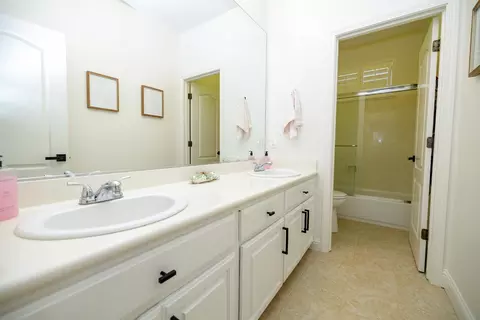 Bath - 4132 Mayfield Dr, Modesto, CA 95356 photo 7 of 8