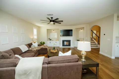 Living - 4132 Mayfield Dr, Modesto, CA 95356 photo 4 of 11