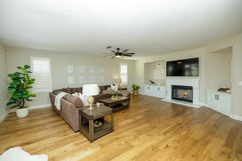 Living - 4132 Mayfield Dr, Modesto, CA 95356 photo 6 of 11
