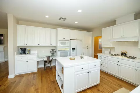 Kitchen - 4132 Mayfield Dr, Modesto, CA 95356 photo 6 of 7