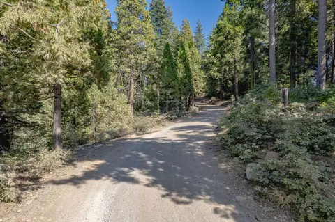 10662 Lowell Hill Rd, Nevada City, CA 95959