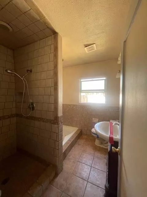 984 Park St, Turlock, CA 95380 photo 9