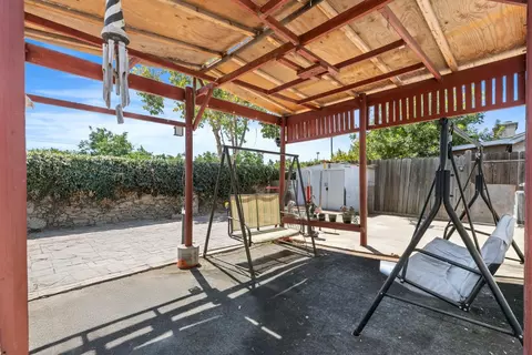 Exterior - 1300 Cribari Dr, Modesto, CA 95358 photo 4 of 5