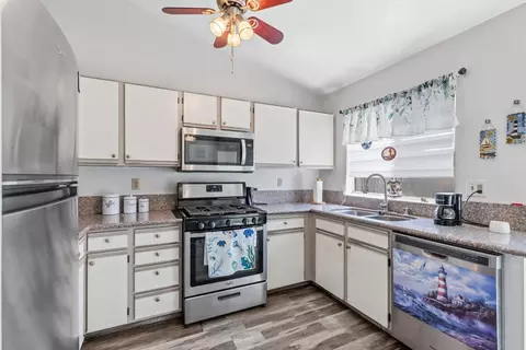 Kitchen - 1300 Cribari Dr, Modesto, CA 95358 photo 2 of 2